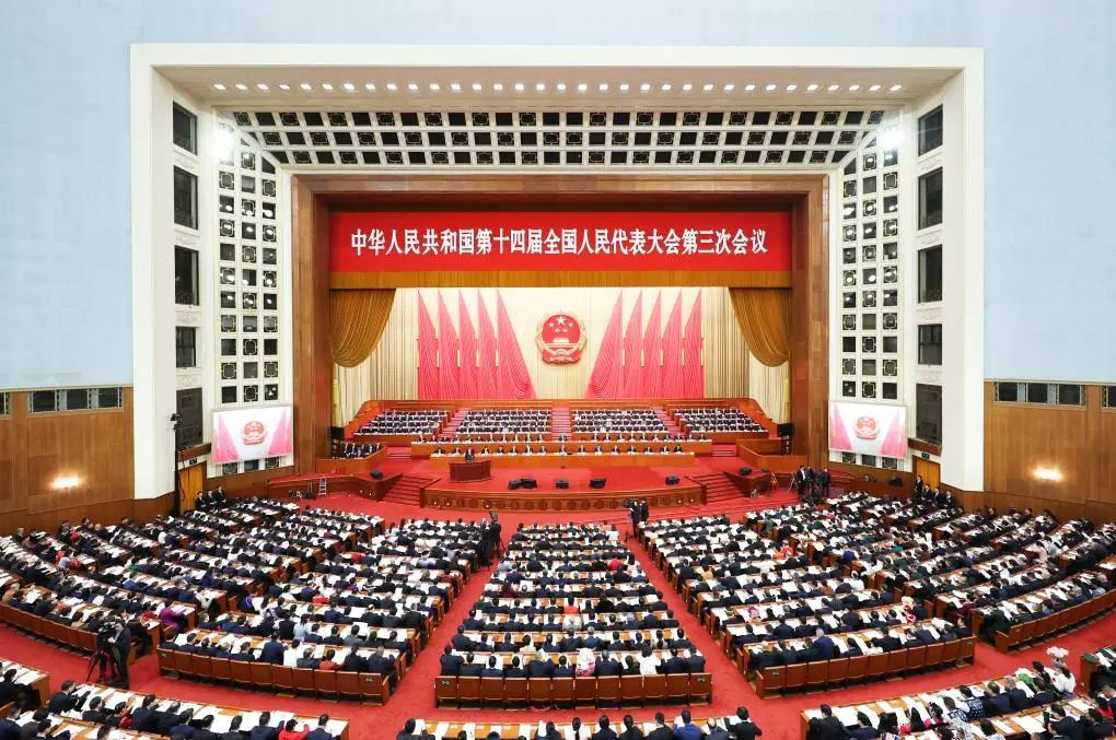 【两会解读】AI产业如何跨越“三重门”？