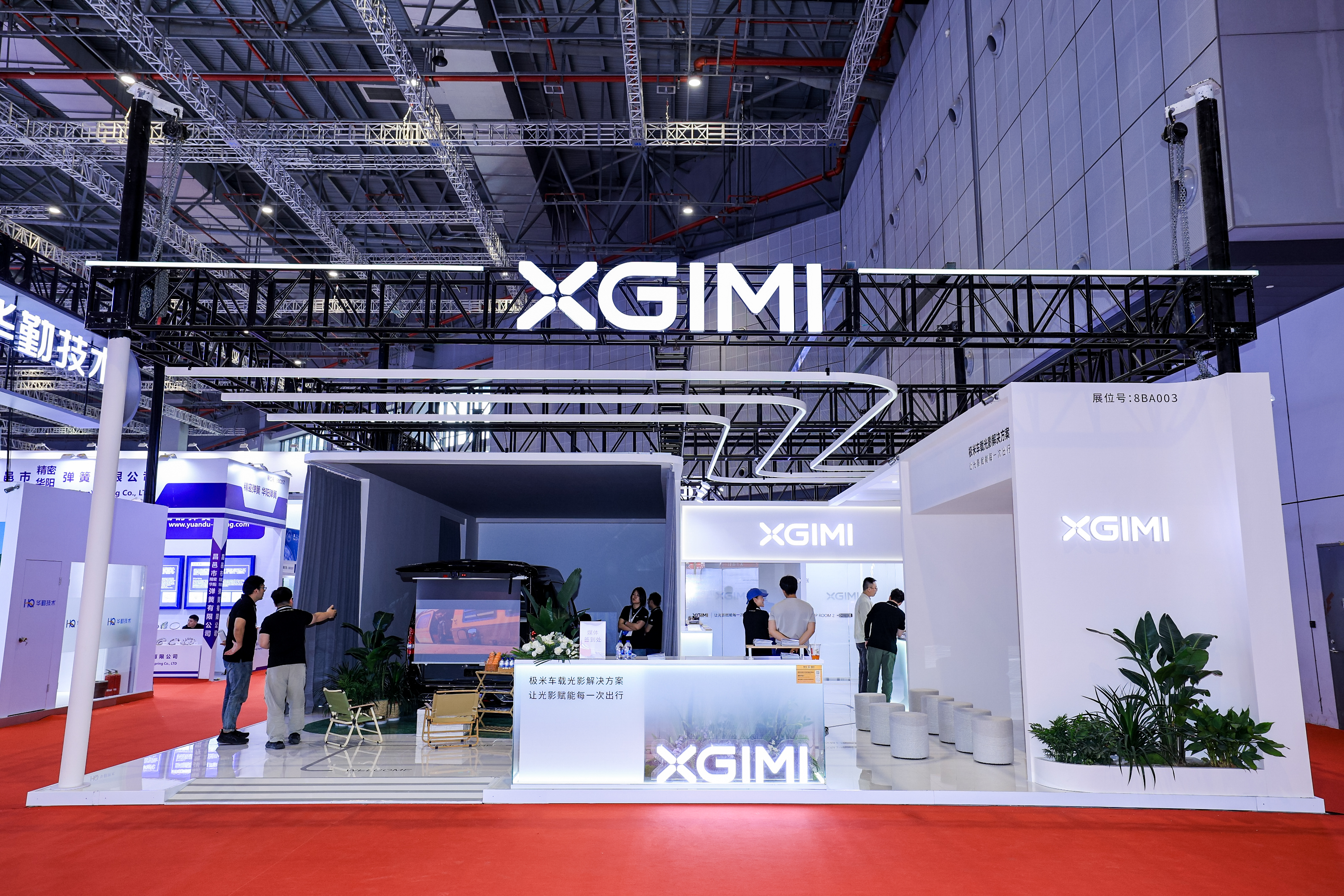 极米上海国际车展展台.jpg