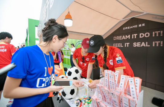 4.5万人同场沸腾！追觅运动健康新品首秀，点燃苏超赛场
