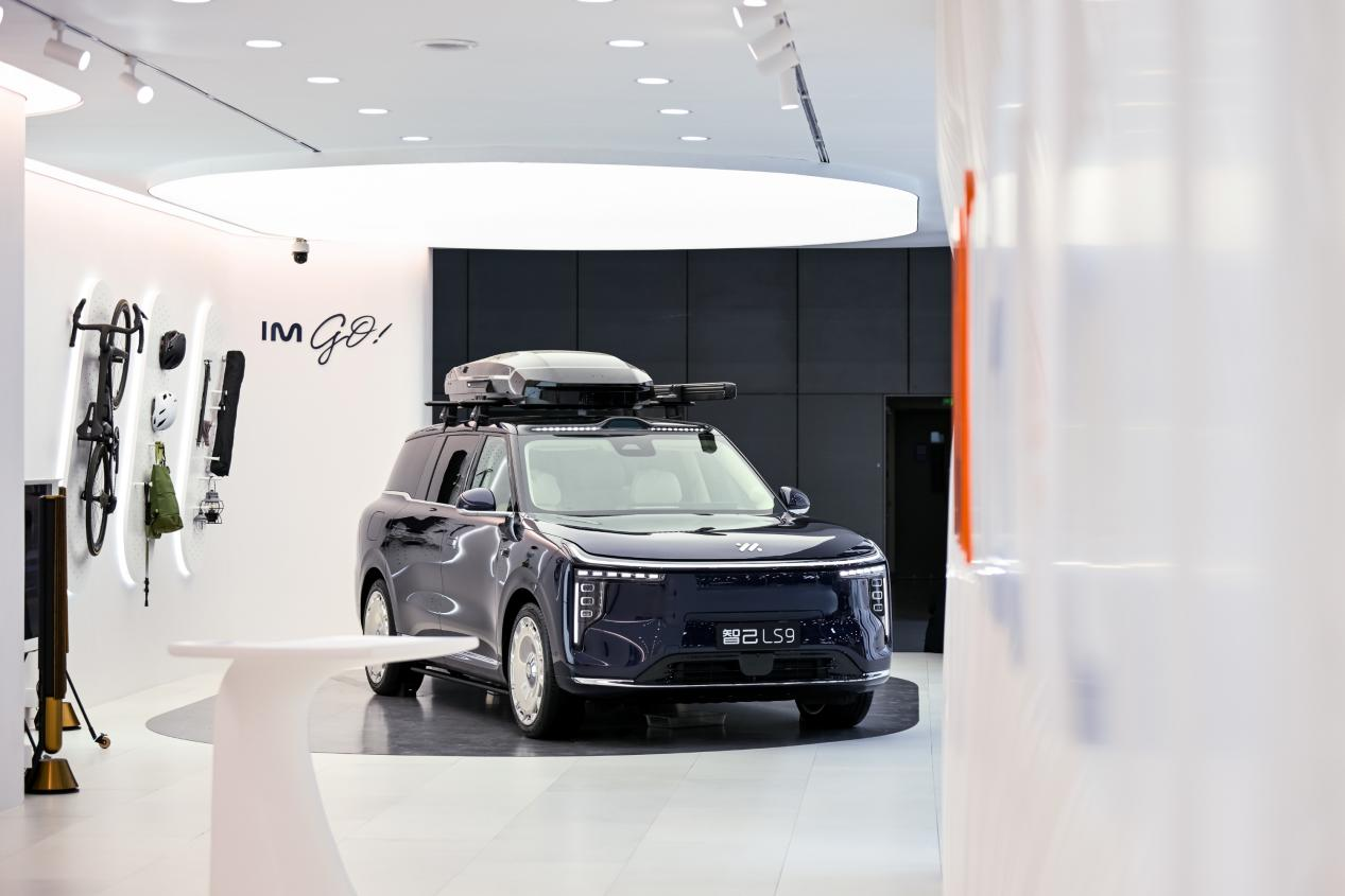 除了价格战，广州车展还剩下什么？智己LS9用“标配即顶配”回应...