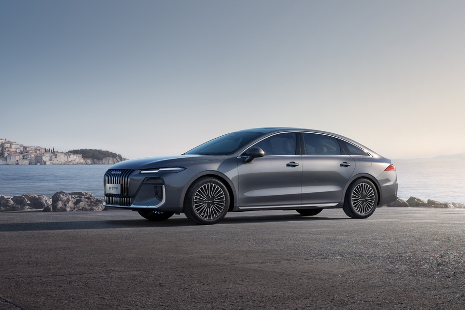 荣威M7 DMH的“活人感”车机，正在搅动智能座舱棋局