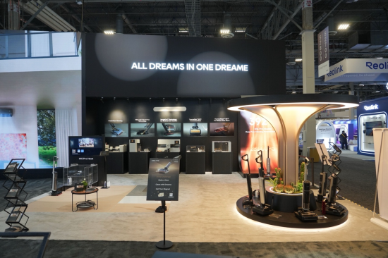 从「双」热洗地到「双」机械臂，追觅洗地机在CES 2026定义清洁新标准...